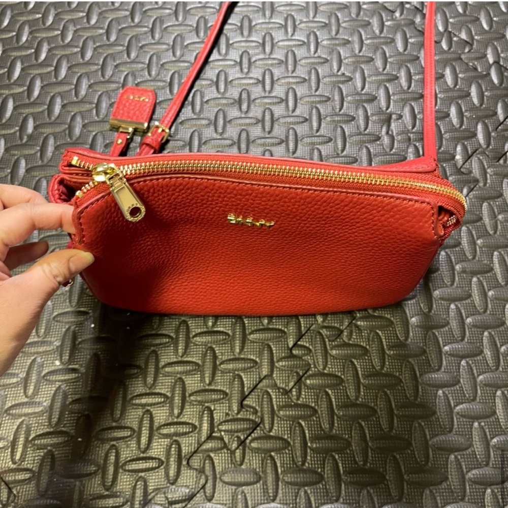 DKNY Crossbody Bag Handbag Genuine Leather Zipped Red Classic Statement - Picture 11 of 11